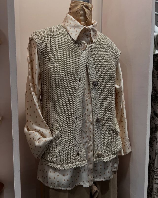 gilet crochet e camicia over pois 🐝
vieni a trovarci per scoprire tutti i nuovi arrivi primaverili ✨