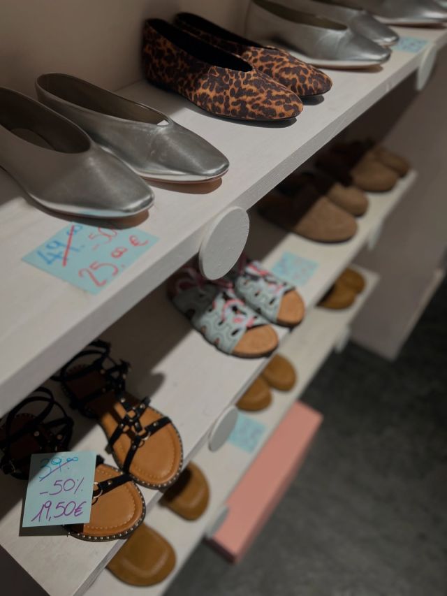 ULTIMISSIME SCARPINE RIMASTE A -50% ✨🎉
chi avrà il numero fortunato?? 👠 
Scarpe a partire da 19€, affrettati!